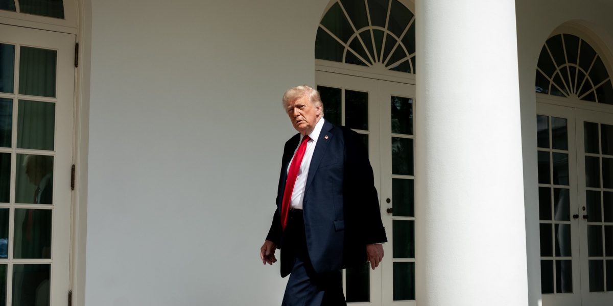 PREȘEDINTE STATELE UNITE PROMIT CONTRIBUȚIE LA CREȘTEREA TRAFICULUI ÎN STRÂMTOAREA HORMUZ Fostul președinte al Statelor Unite ale Americii, DONALD Trump, a anunțat recent, printr-o postare pe rețeaua de socializare TruthSocial, că SUA vor contribui la „creșterea traficului” în Strâmtoarea Hormuz