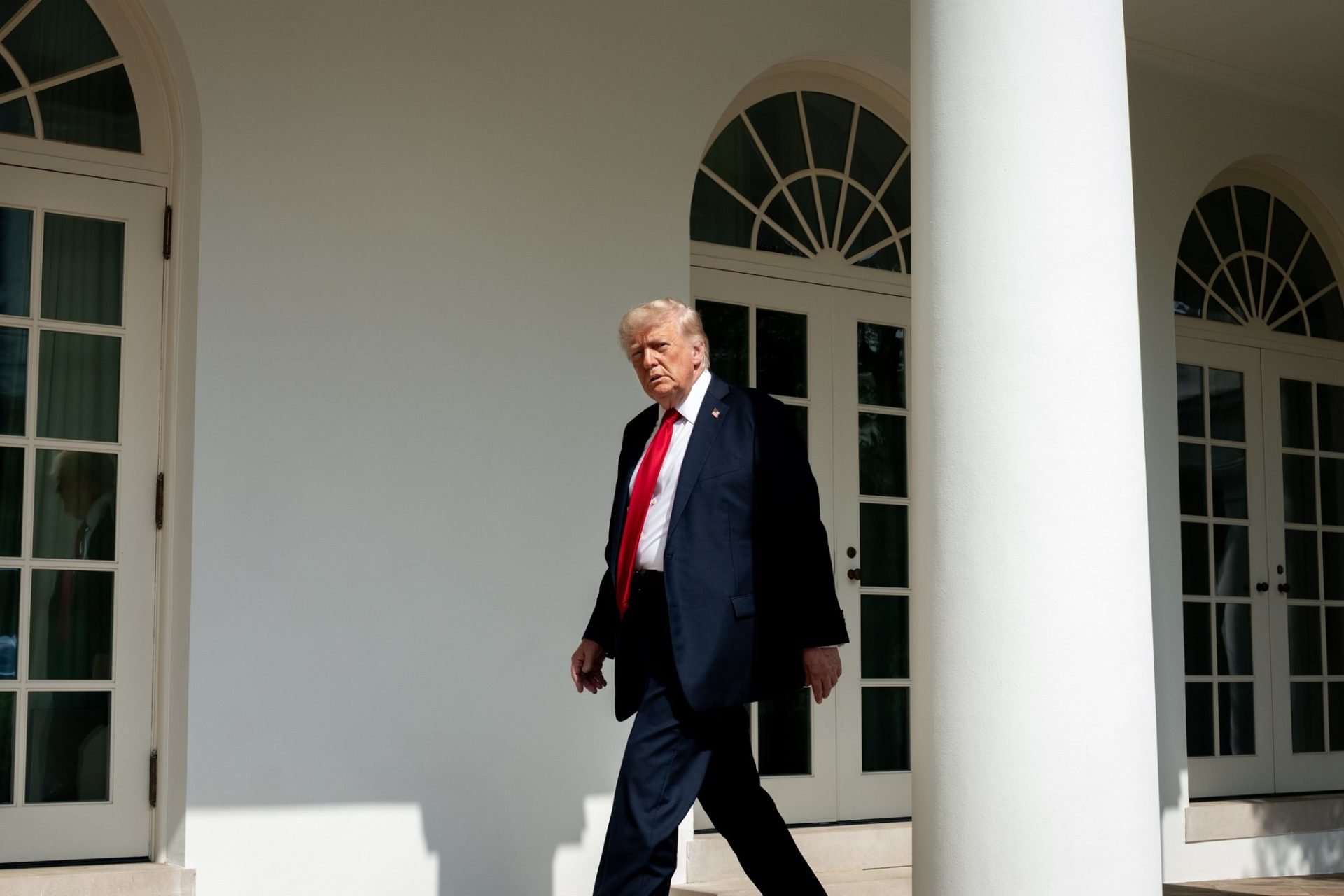 PREȘEDINTE STATELE UNITE PROMIT CONTRIBUȚIE LA CREȘTEREA TRAFICULUI ÎN STRÂMTOAREA HORMUZ Fostul președinte al Statelor Unite ale Americii, DONALD Trump, a anunțat recent, printr-o postare pe rețeaua de socializare TruthSocial, că SUA vor contribui la „creșterea traficului” în Strâmtoarea Hormuz