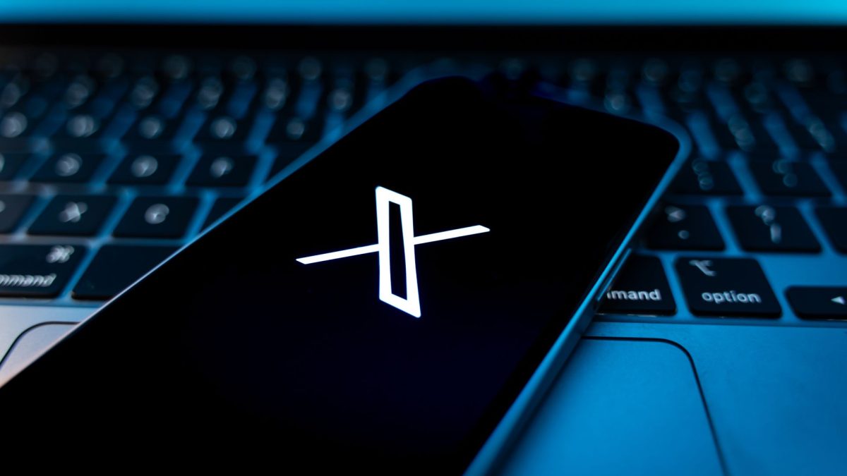 X, fostul Twitter, se dă pe AI: Grok personalizează fluxul utilizatorilor