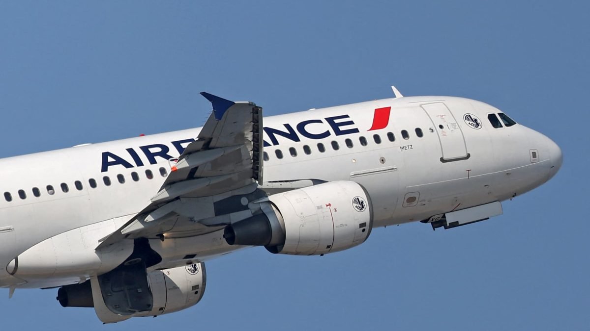 Air France scumpeste biletele: 50 de euro în plus din cauza crizei
