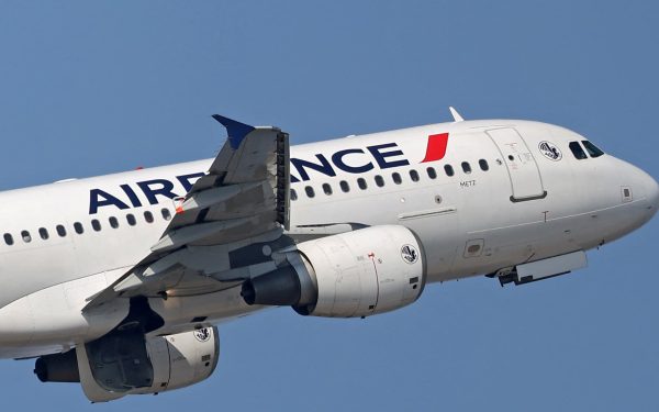 Air France scumpeste biletele: 50 de euro în plus din cauza crizei