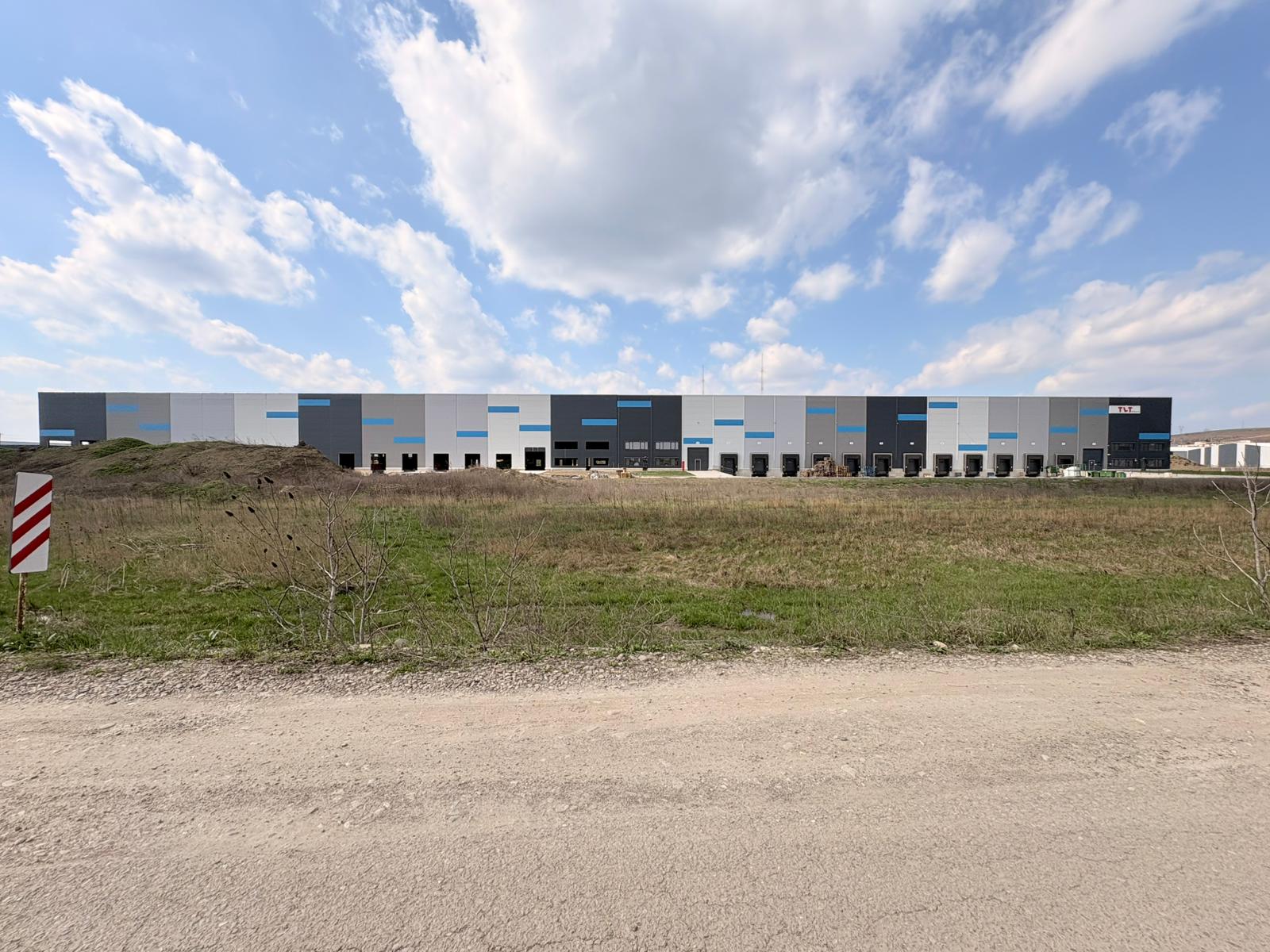 WDP, compania belgiană specializată în logistică și spații industriale, a încheiat tranzacția pentru achiziția parcului industrial din satul Brătuleni, comuna Miroslava, situat pe strada Principală