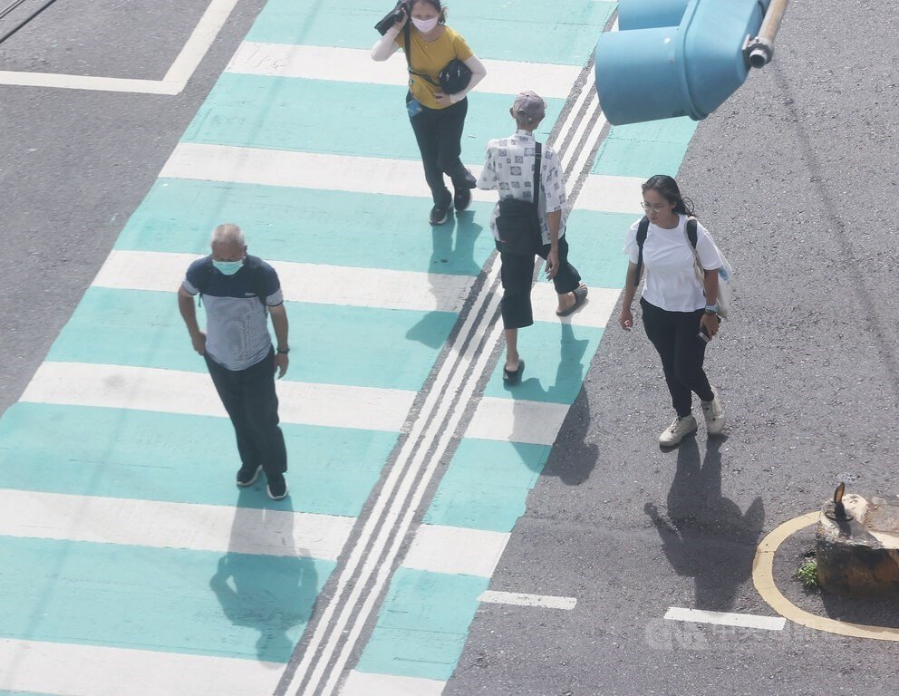 Temperaturi în creștere pe tot parcursul zilei de joi, urmate de ploi și furtuni în weekend, conform prognozei Agenției de Meteorologie din Taiwan Taipei, 2 aprilie – Prognoza meteo pentru următoarele zile indică o schimbare accentuată a condițiilor climatice în Taiwan, cu temperaturi în creștere de joi, urmate de ploi și furtuni în weekend