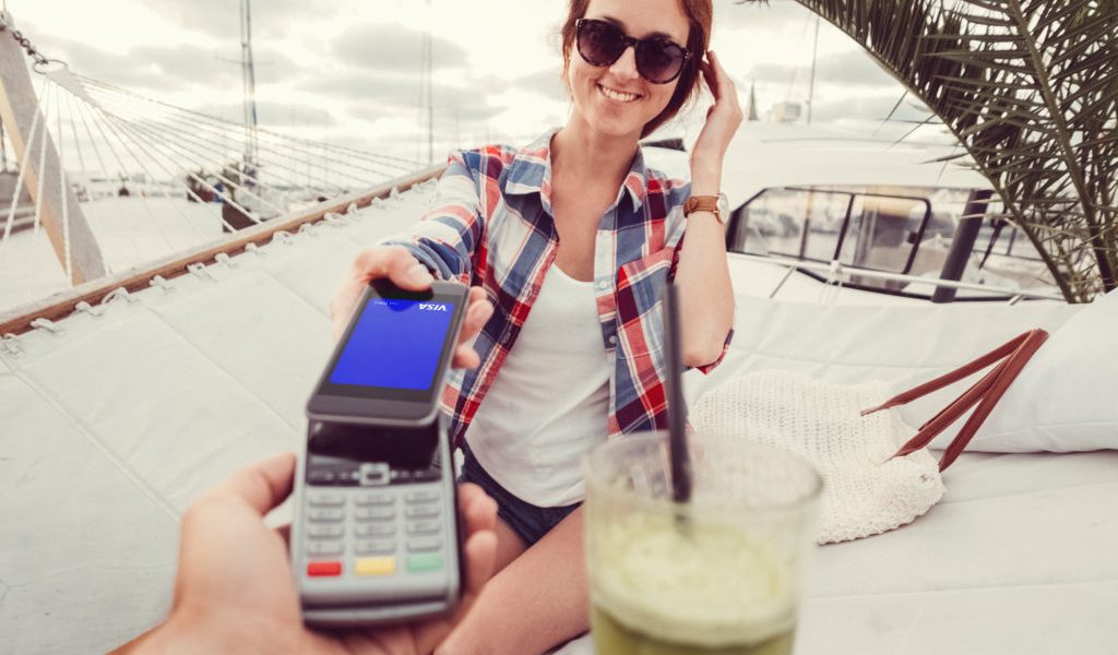 Visa deschide calea cumpărăturilor bazate pe inteligența artificială pentru companiile din întreaga lume Gigantul de plăți Visa a lansat o nouă soluție numită „Intelligent Commerce Connect”, menită să faciliteze conectarea afacerilor la comerțul alimentat de inteligența artificială (IA)