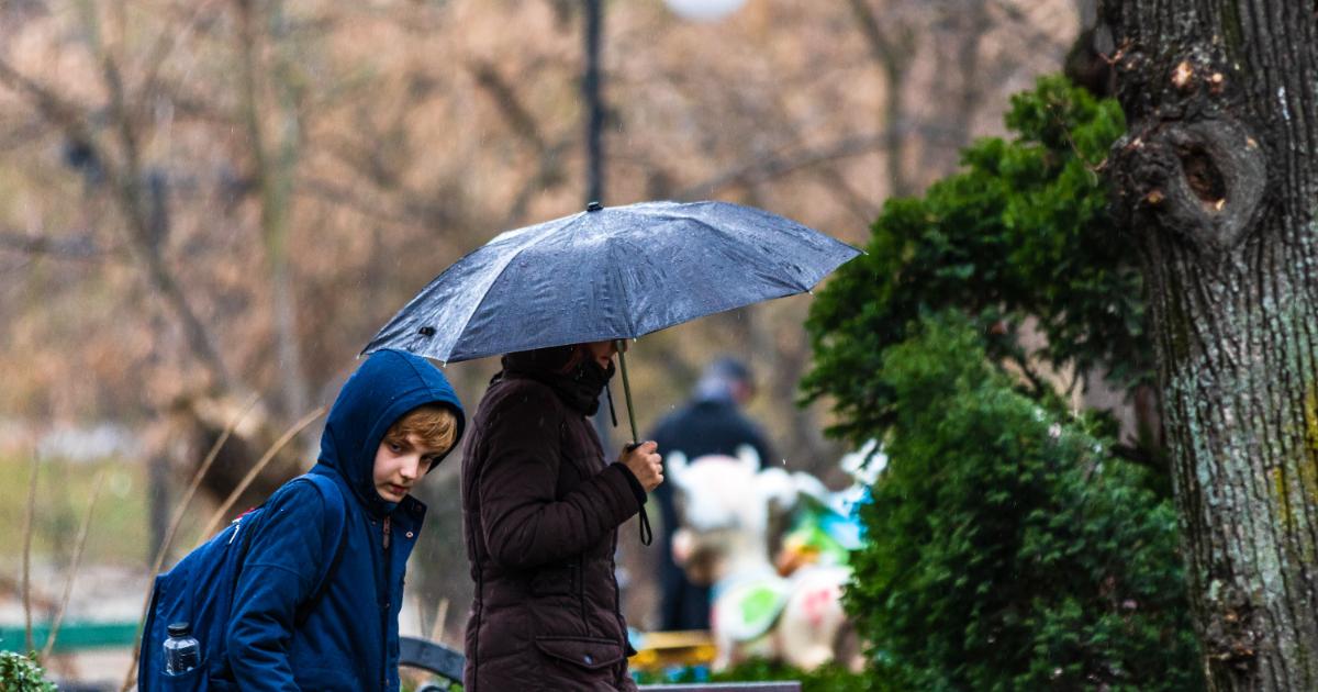 Vremea se strică: Ploi în toată România, dar cum va fi de 1 Mai?