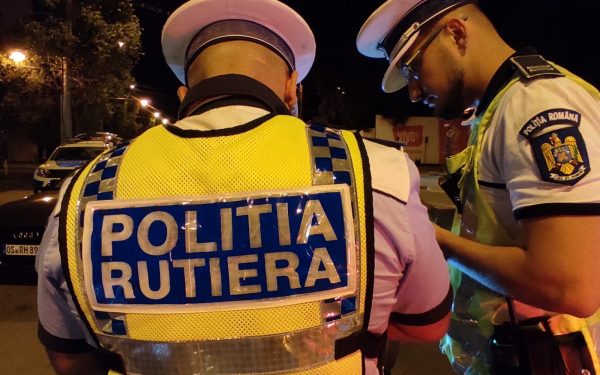 Șase polițiști rutieri și un patron, trimiși în judecată în Mehedinți!