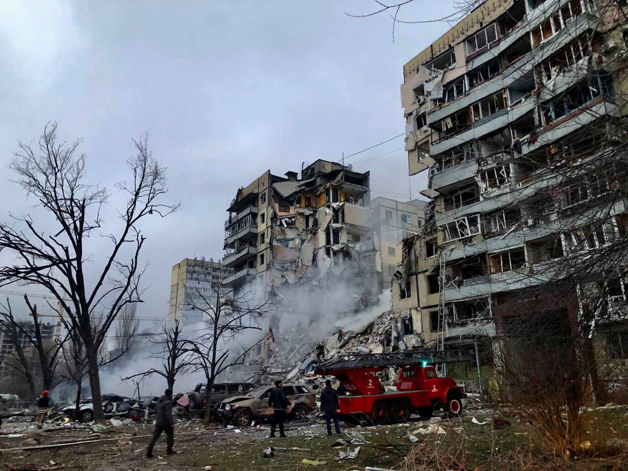 Cel puțin două persoane au fost ucise și alte trei rănite în urma unor atacuri aeriene rusești în regiunea Dnipro din estul Ucrainei, conform informațiilor transmise vineri