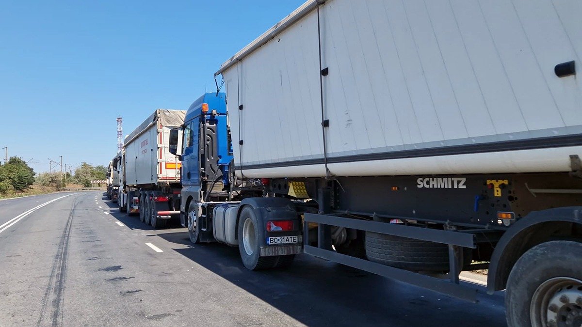 Flotele de transport mărfuri din România se confruntă cu dificultăți majore din cauza scumpirii continue a carburanților