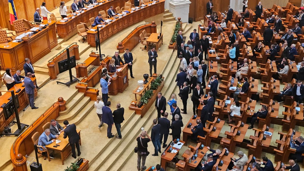 Pace filmează semnături, AUR amână moțiunea: Opoziția, sfâșiată de calcule!