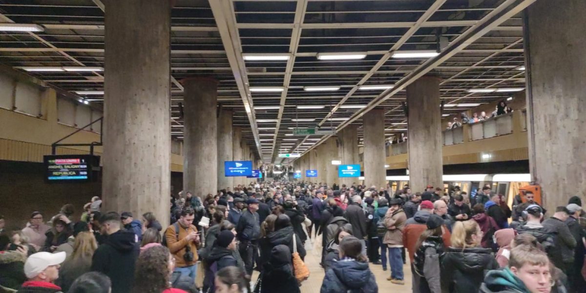 Perturbare severă în rețeaua de metrou din București joi după-amiază, cauzată de o intervenție medicală de urgență la stația Piața Unirii 1