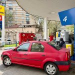 Benzina sub 9 lei la Petrom! Ce preț are motorina și de ce s-a ieftinit