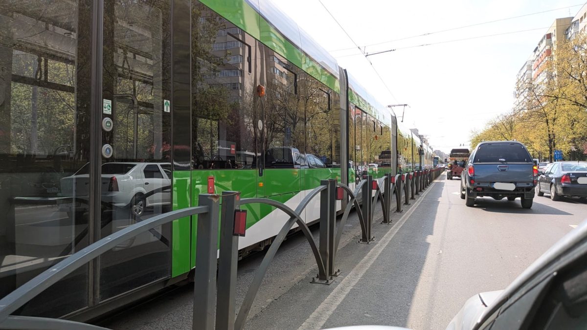 Liniuța 21, blocată pe Șoseaua Colentina: Călător are nevoie de ajutor medical!