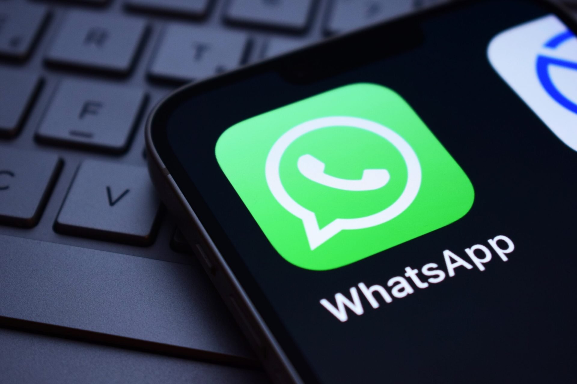 WhatsApp introduce o funcție de eliminare a zgomotului de fond pentru apelurile vocale și video WhatsApp, platforma de mesagerie extrem de populară, testează o nouă funcție menită să îmbunătățească calitatea apelurilor vocale și video