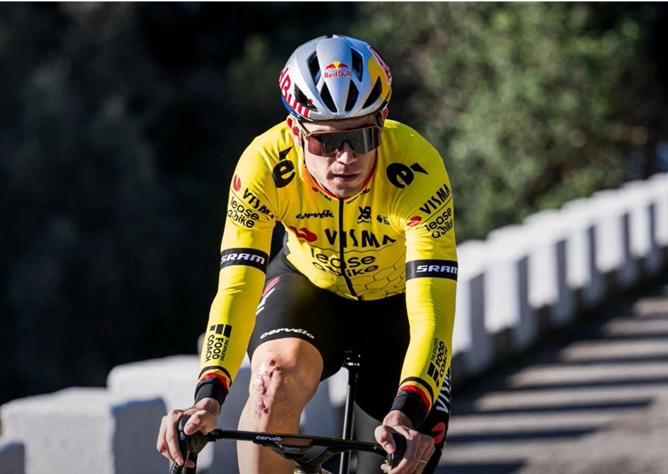 Van Aert, spectacol la Roubaix: Pogacar, învins la sprint, pierde "Regina"