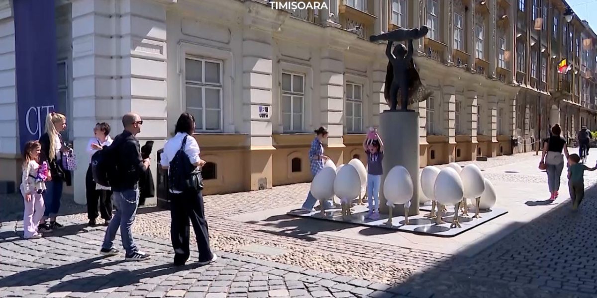 Ouă gigant la Timișoara: 7.000 € pentru un Paște controversat, în locul statuii