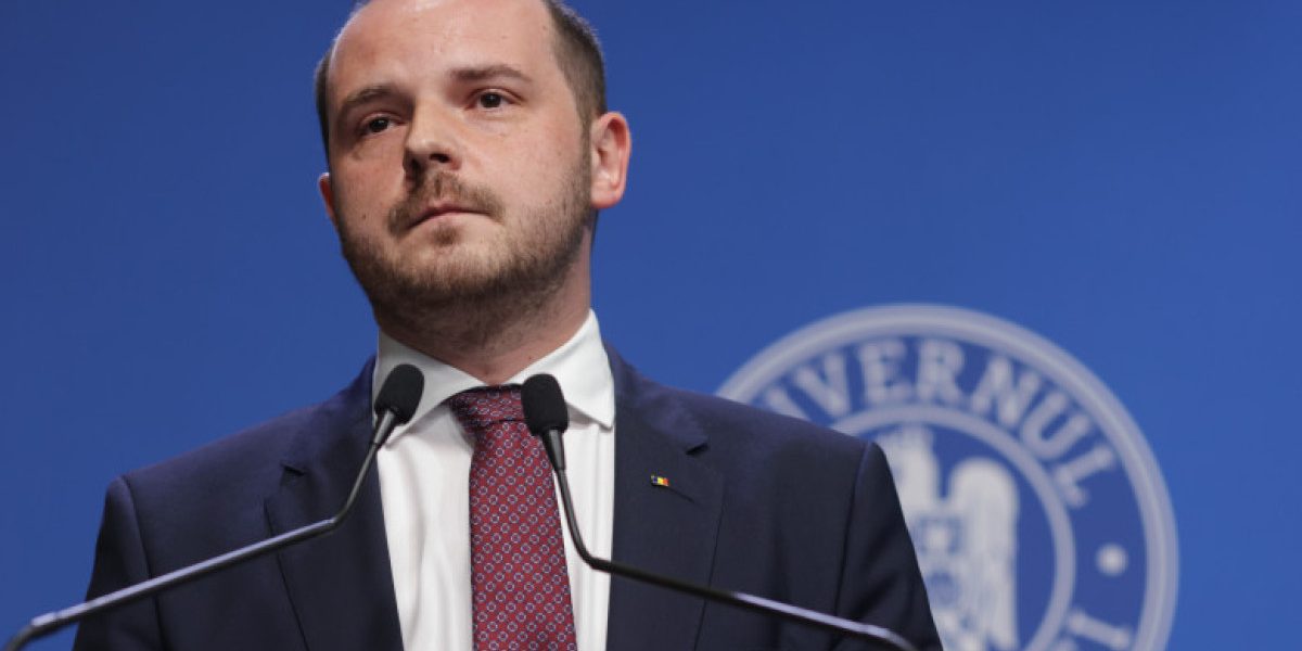 Ministrul Sănătăţii, Alexandru Rogobete, a declarat că Guvernul României va depune toate eforturile pentru a redirecționa fondurile destinate plății pentru vaccinurile anti-COVID comandate de țară către alte domenii, precum achiziția de medicamente