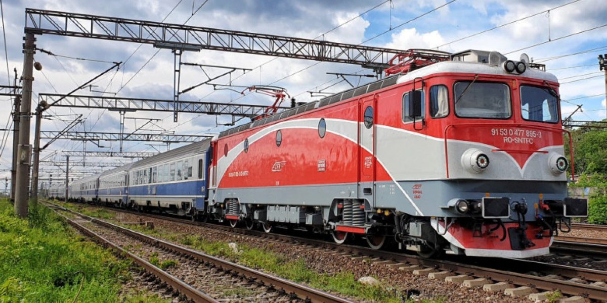 Circulația feroviară între Brașov și Sighișoara, blocată din cauza unui copac Circulația trenurilor pe ruta Brașov – Sighișoara este întreruptă miercuri din cauza unui incident neobișnuit