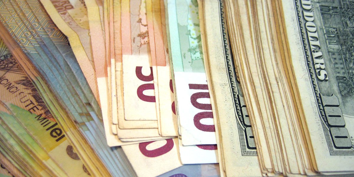 Euro în coborâre la cursul BNR, semnale pentru economie