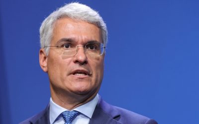 Ministrul Investițiilor și Proiectelor Europene acuză politicienii de irresponsabilitate și avertizează asupra valorii financiare a reformelor rămase în PNRR Ministrul Investițiilor și Proiectelor Europene, Dragoș Pîslaru, a transmis vineri un mesaj clar celor din PSD, acuzând politicienii de utilizarea discursului populist și de comportamentul care, în opinia sa, încetinește procesul de reformare a țării