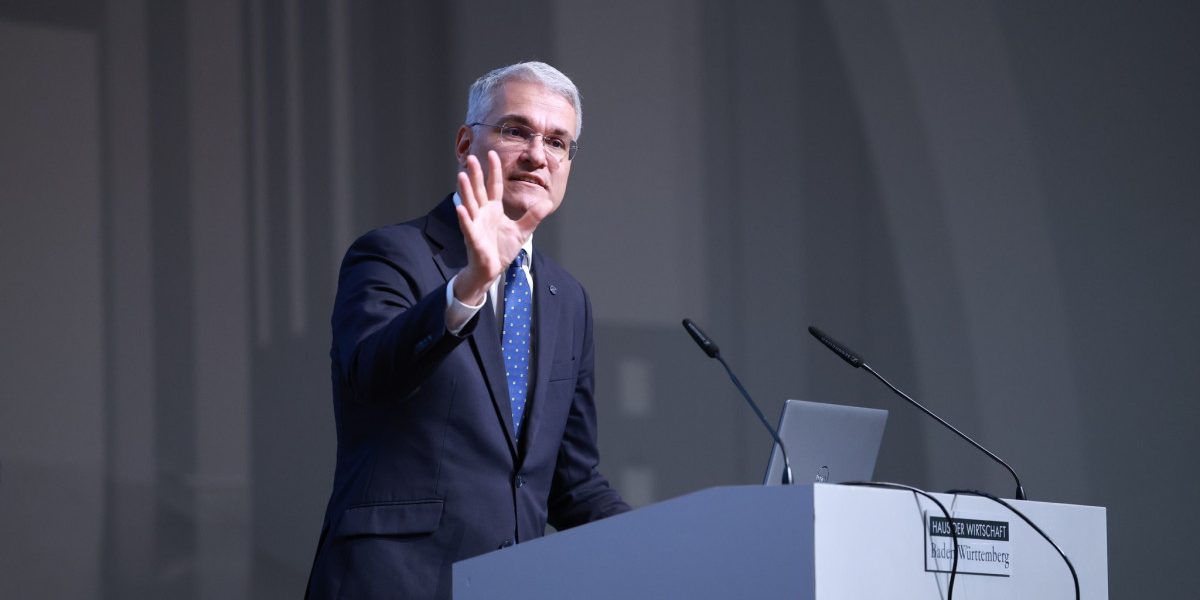 Ministrul Dragoș Pîslaru anunță accelerarea reformelor din PNRR și avertizează asupra penalităților Guvernul accelerează implementarea reformelor din Planul Național de Redresare și Reziliență (PNRR), a declarat joi ministrul Investițiilor și Proiectelor Europene, Dragoș Pîslaru, după ședința Executivului