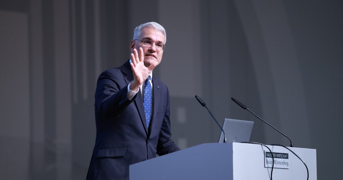 Ministrul Dragoș Pîslaru anunță accelerarea reformelor din PNRR și avertizează asupra penalităților Guvernul accelerează implementarea reformelor din Planul Național de Redresare și Reziliență (PNRR), a declarat joi ministrul Investițiilor și Proiectelor Europene, Dragoș Pîslaru, după ședința Executivului