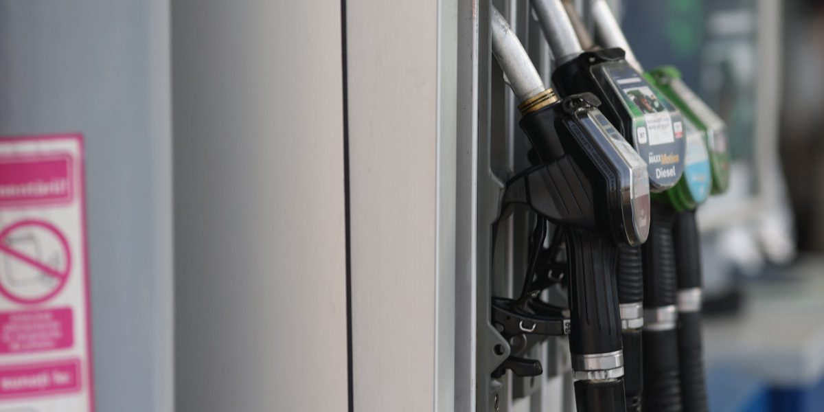 Inspectorii ANAF au aplicat amenzi și au confiscat bunuri în valoare de 122.000 de lei, în urma unor controale efectuate la companii din domeniul carburanților