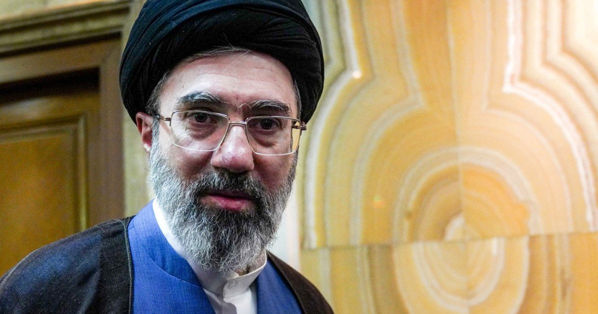 Reacție dură a oficialilor iranieni la amenințările lui Trump Mojtaba Khamenei,fiul liderului Superior al Iranului, ayatollahul Ali Khamenei, a condamnat vehement amenințările lansate recent de fostul președinte american Donald Trump