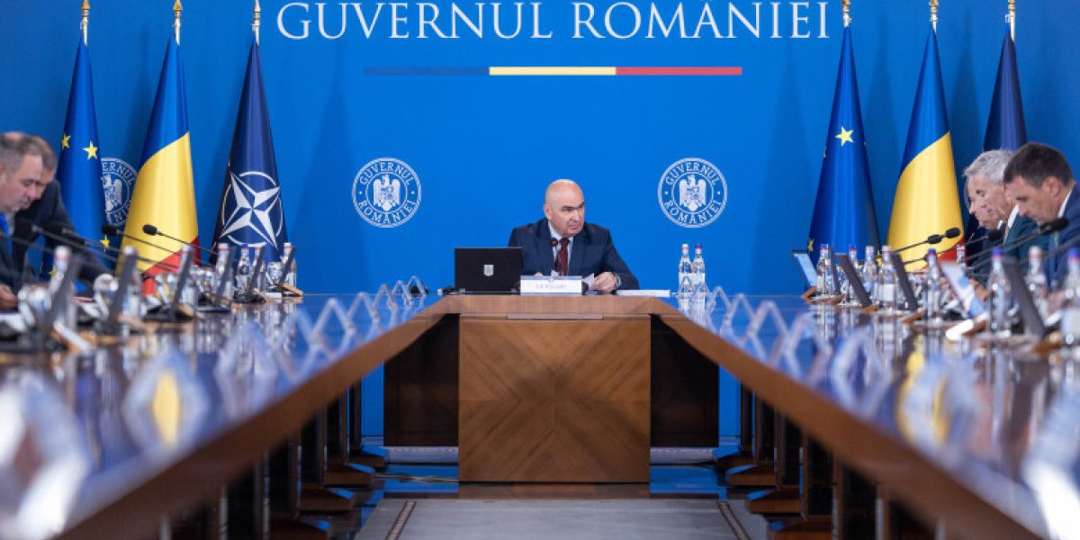 Premierul Ilie Bolojan avertizează asupra unei posibile crize politice în interiorul coaliției de guvernare, context în care tensiunile dintre Partidul Social Democrat și Partidul Național Liberal escaladează, iar riscul destabilizării pare tot mai aproape