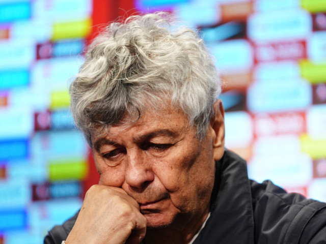 Mircea Lucescu, fost selecționer al României, continuă să fie internat în secția de USTACC a Spitalului Universitar din Capitală, după ce a suferit un infarct miocardic