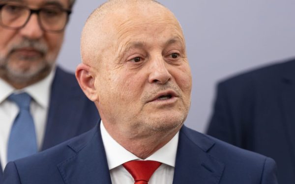 Reacții FURIOASE în PSD: Deputat din Buzău, la ședința PNL. "Funcții pe tavă"