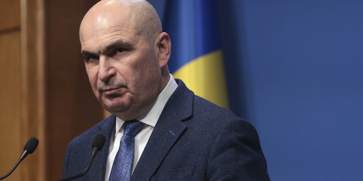 Premierul Ilie BOLOJAN a declarat miercuri că cea mai bună situație pentru România, în contextul actual, ar fi existența unui guvern susținut de o majoritate parlamentară stabilă