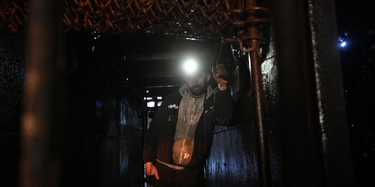 Guvernul dă 350 milioane lei pentru minele din Valea Jiului. E jumătate din ce trebuie