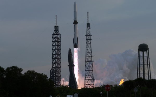 Blue Origin cucerește spațiul: Prima lansare cu motor reutilizabil