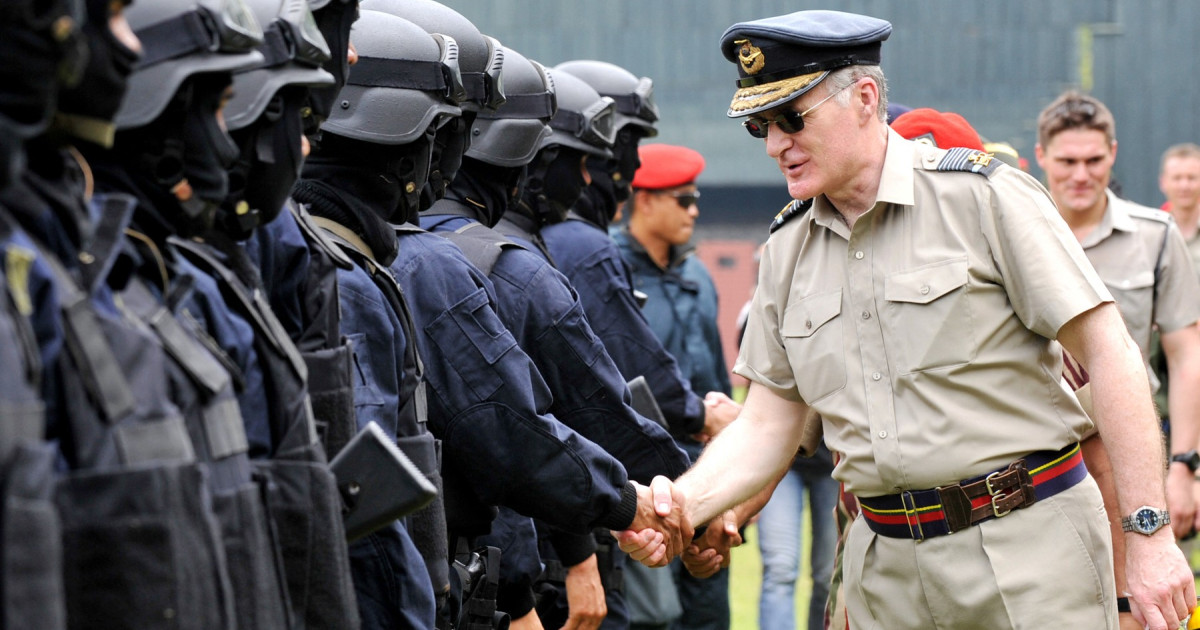 Fost șef al armatei britanice: UK, „extrem de vulnerabil”, apărarea, 10 ani de refăcut