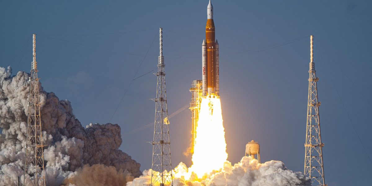 Artemis II: pene de comunicații, recorduri și un mesaj din trecut asupra lunii