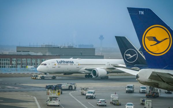 Lufthansa, lovită de scumpiri: 20.000 de zboruri anulate. Ce rute sunt afectate?