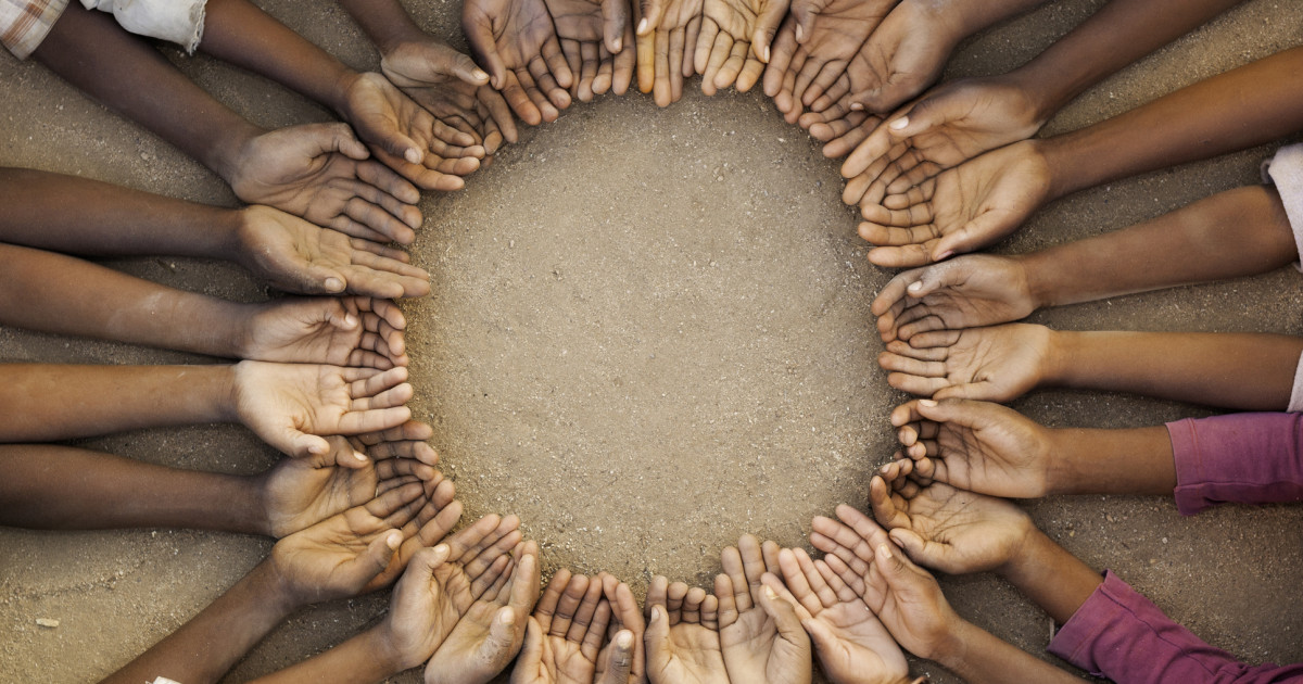 Români cu suflet: Adoptă orfani din Tanzania și le oferă o familie!