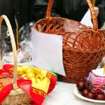 Ce alimente se împart de Paște: Pomana obligatorie și masa de Înviere