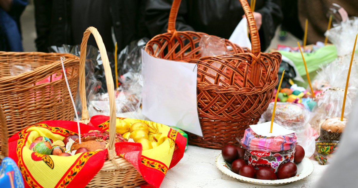 Ce alimente se împart de Paște: Pomana obligatorie și masa de Înviere