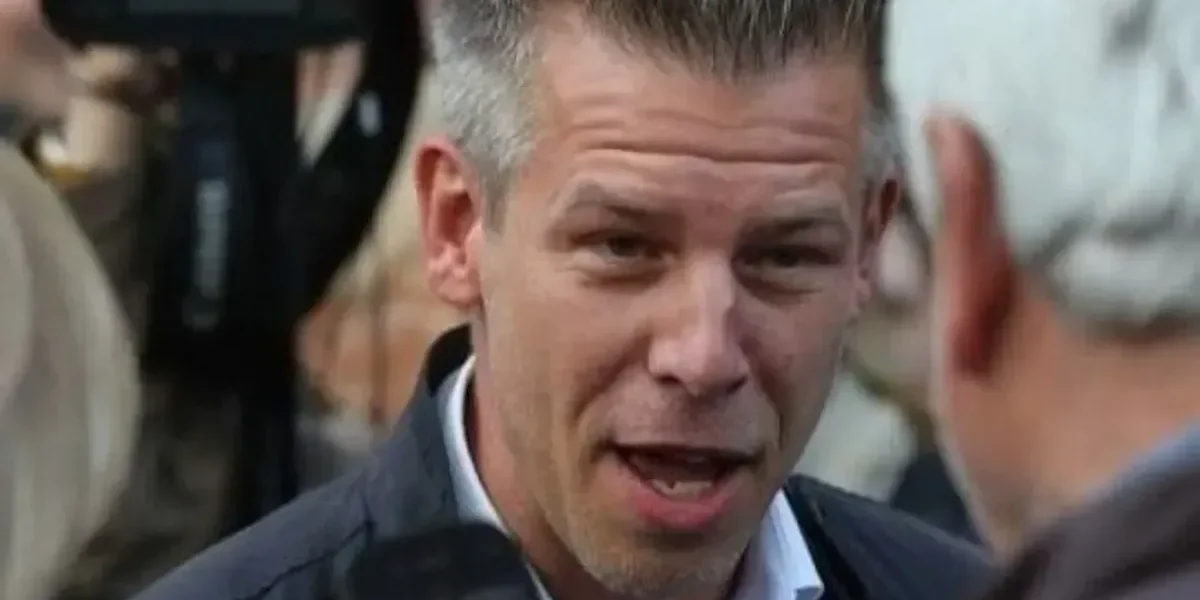 O nouă înregistrare audio, care implică o discuție privată, aruncă o umbră asupra poziției lui Péter Magyar, o figură centrală în dezbaterile privind războiul din Ucraina