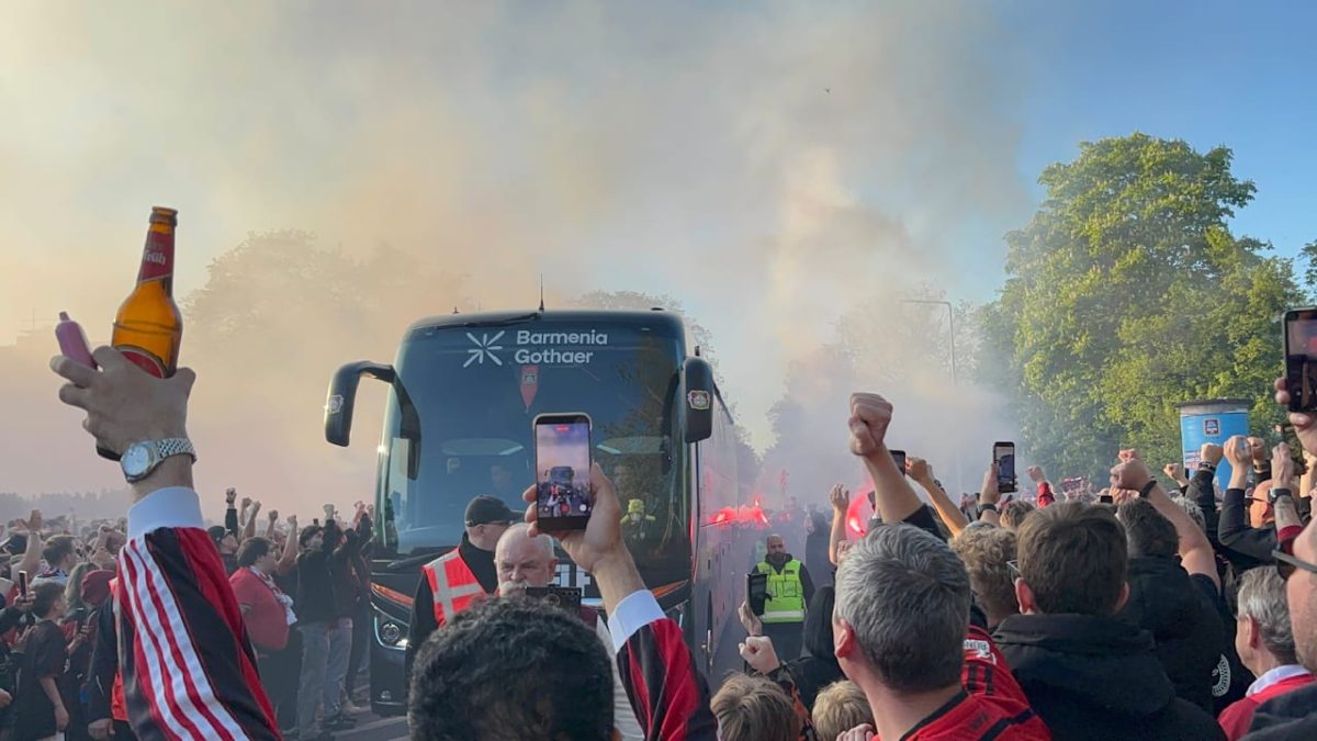 Pyro-spectacol pentru Leverkusen înaintea duelului cu Bayern din Cupa