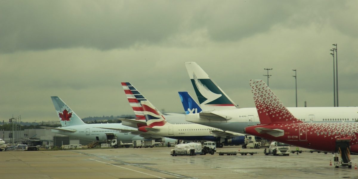 Criza carburantului lovește Europa: Ce fac companiile Aeriene după dublarea prețului