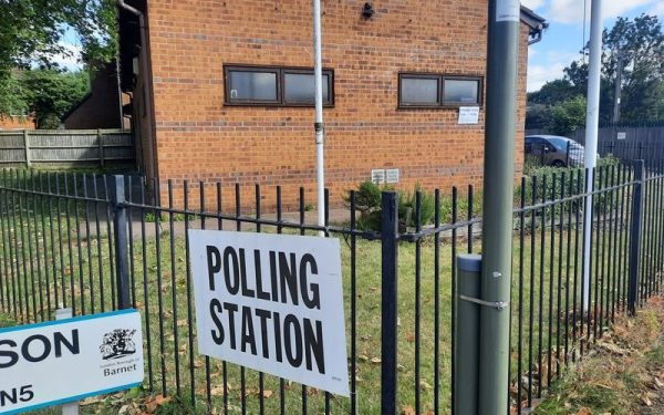 Români la vot în Londra: 60 de candidați pe 7 mai pentru locale