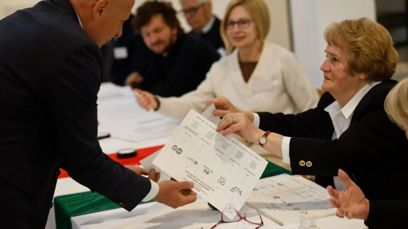 Alegeri în Ungaria: Budapesta votează masiv, prezența bate recorduri