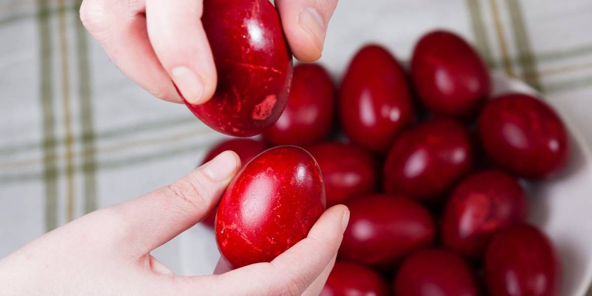 Alergie la ouăle de Paște: Simptome, riscuri, când fugi la medic