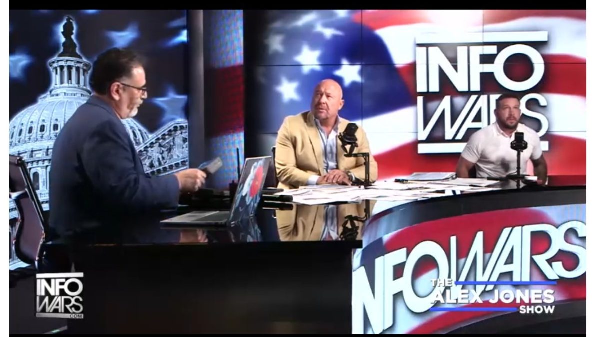 The Onion parodiază Infowars, site-ul conspiraționistului Alex Jones