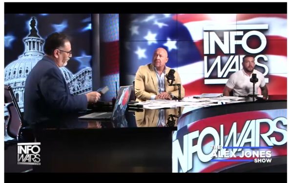 The Onion parodiază Infowars, site-ul conspiraționistului Alex Jones