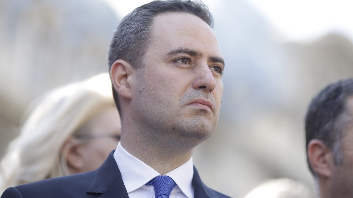 Finanțele, împrumut record pe fondul crizei politice din România