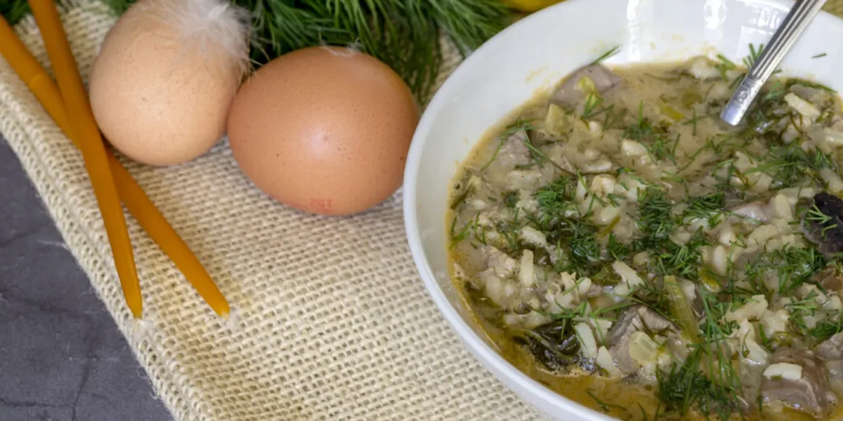 Oua, plăcinte „pizza” și supă de organe: Paștele în lume, bizar și gustos