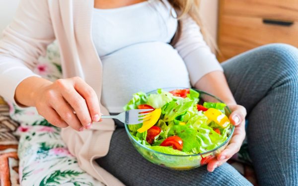 Ce NU mănâncă o gravidă? Ghid esențial pentru viitori părinți